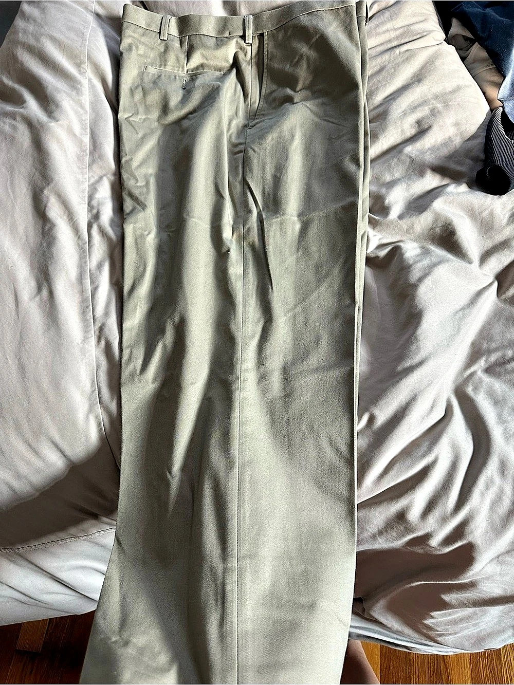 Haggar Classic Fit Men's Chinos Gray Waist 44 x 29 Like New
